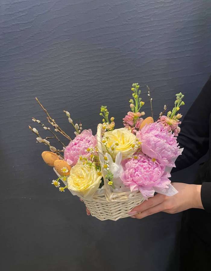 Пасхальная композиция в корзинке "Пасхальный кролик"