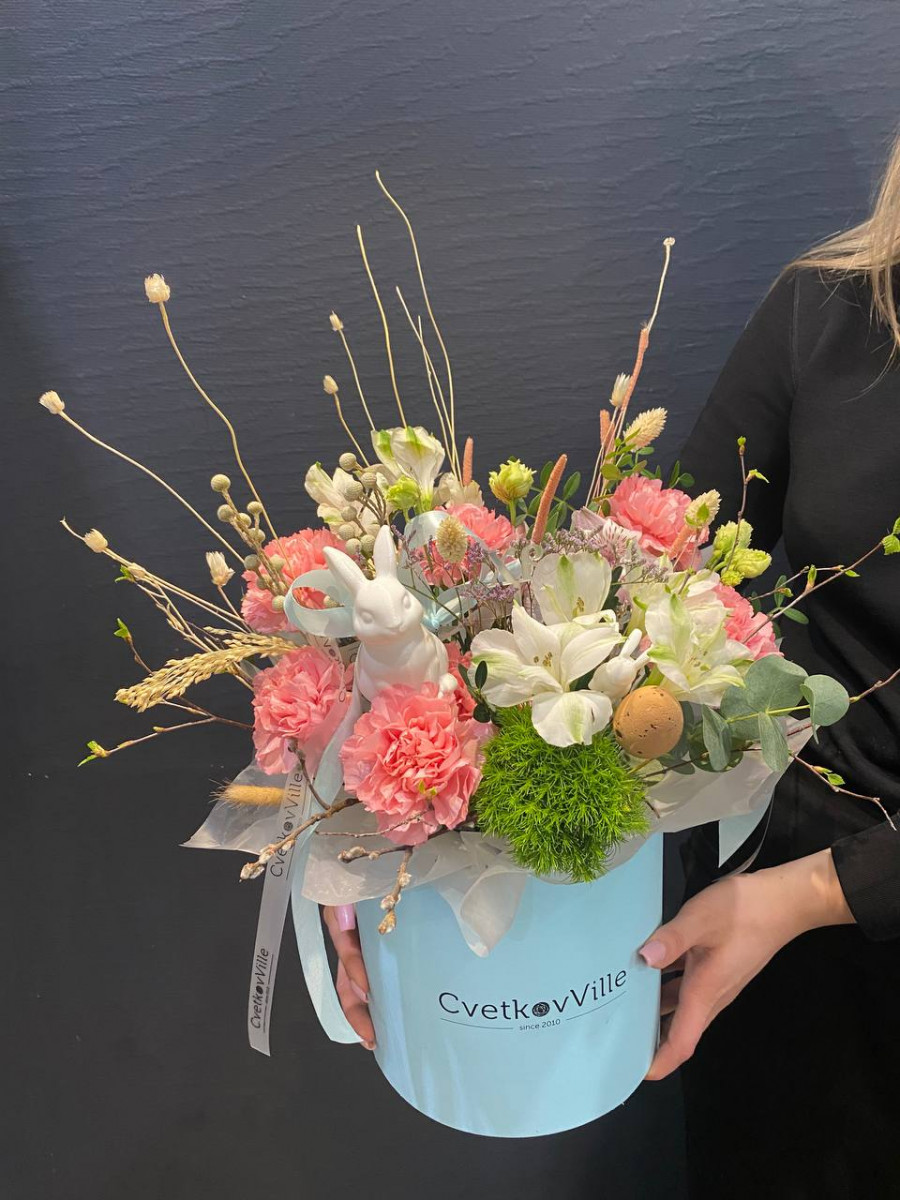 Пасхальная композиция из диантусов и сухоцветов "Светлая весна"