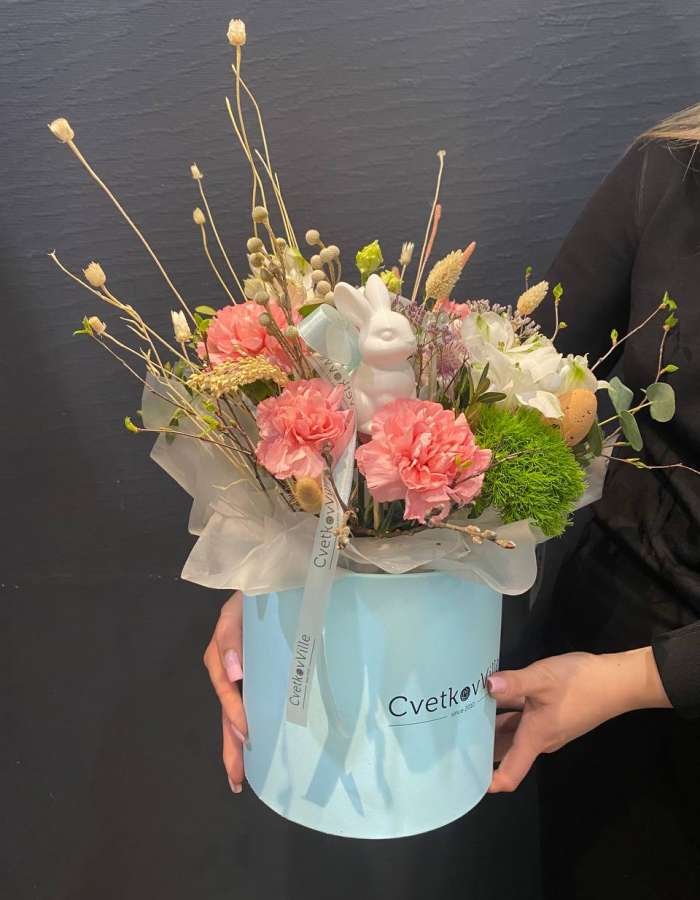 Пасхальная композиция из диантусов и сухоцветов "Светлая весна"