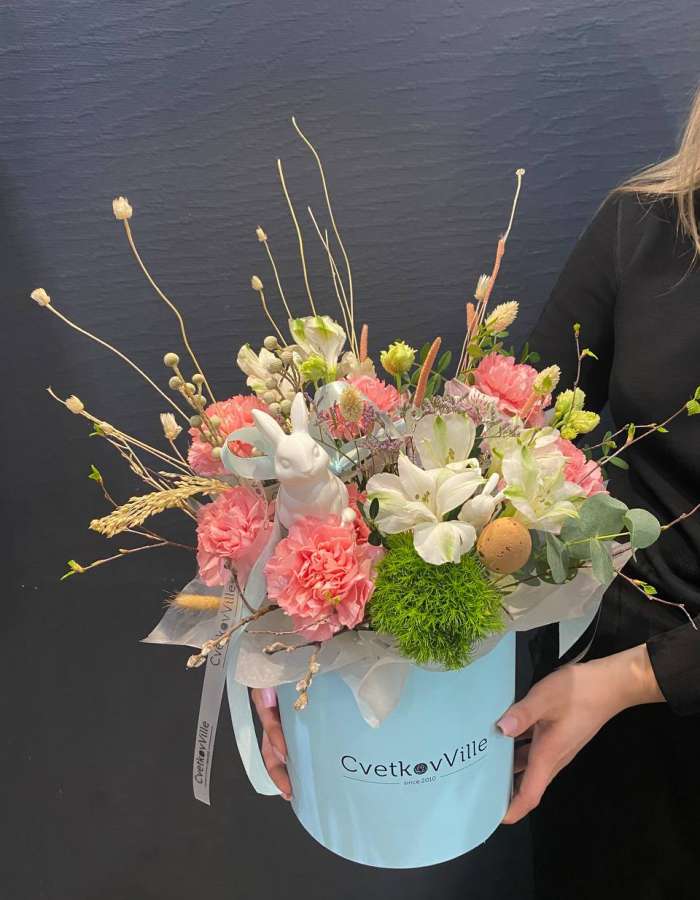 Пасхальная композиция из диантусов и сухоцветов "Светлая весна"