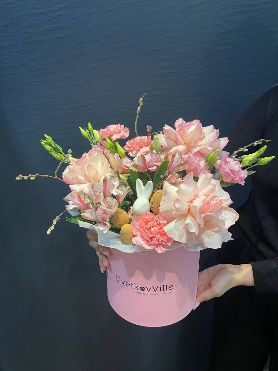 Пасхальная композиция из роз и диантусов "Ангельские крылья"